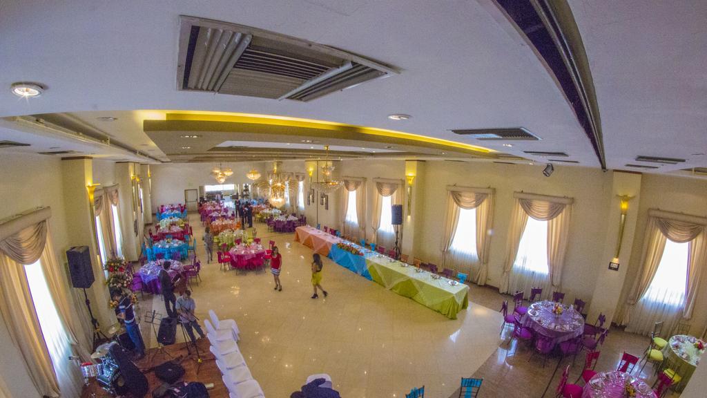 Hotel Emperador อัมบาโต ภายนอก รูปภาพ