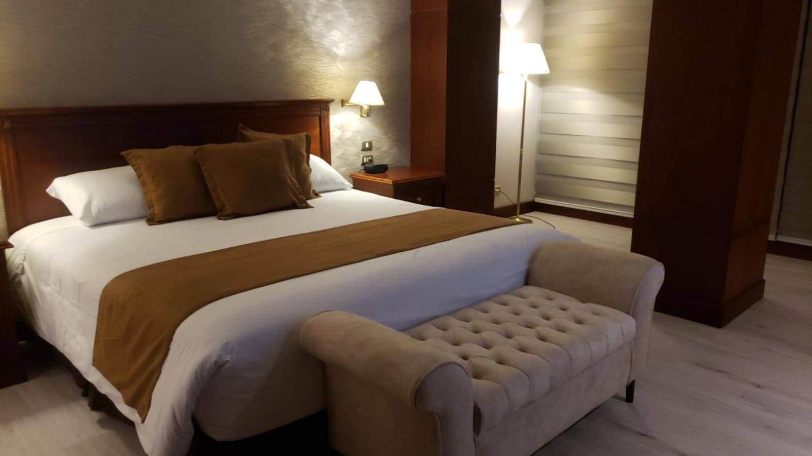 Hotel Emperador อัมบาโต ภายนอก รูปภาพ