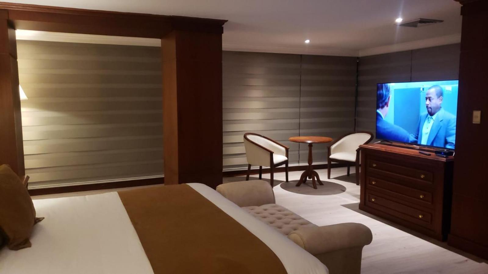 Hotel Emperador อัมบาโต ภายนอก รูปภาพ