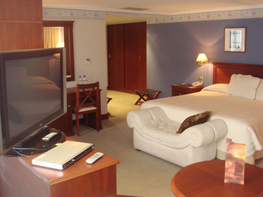 Hotel Emperador อัมบาโต ภายนอก รูปภาพ