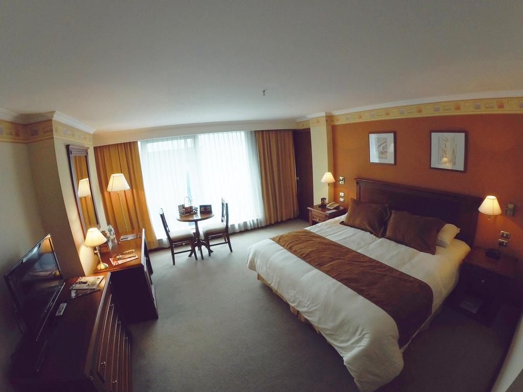Hotel Emperador อัมบาโต ภายนอก รูปภาพ