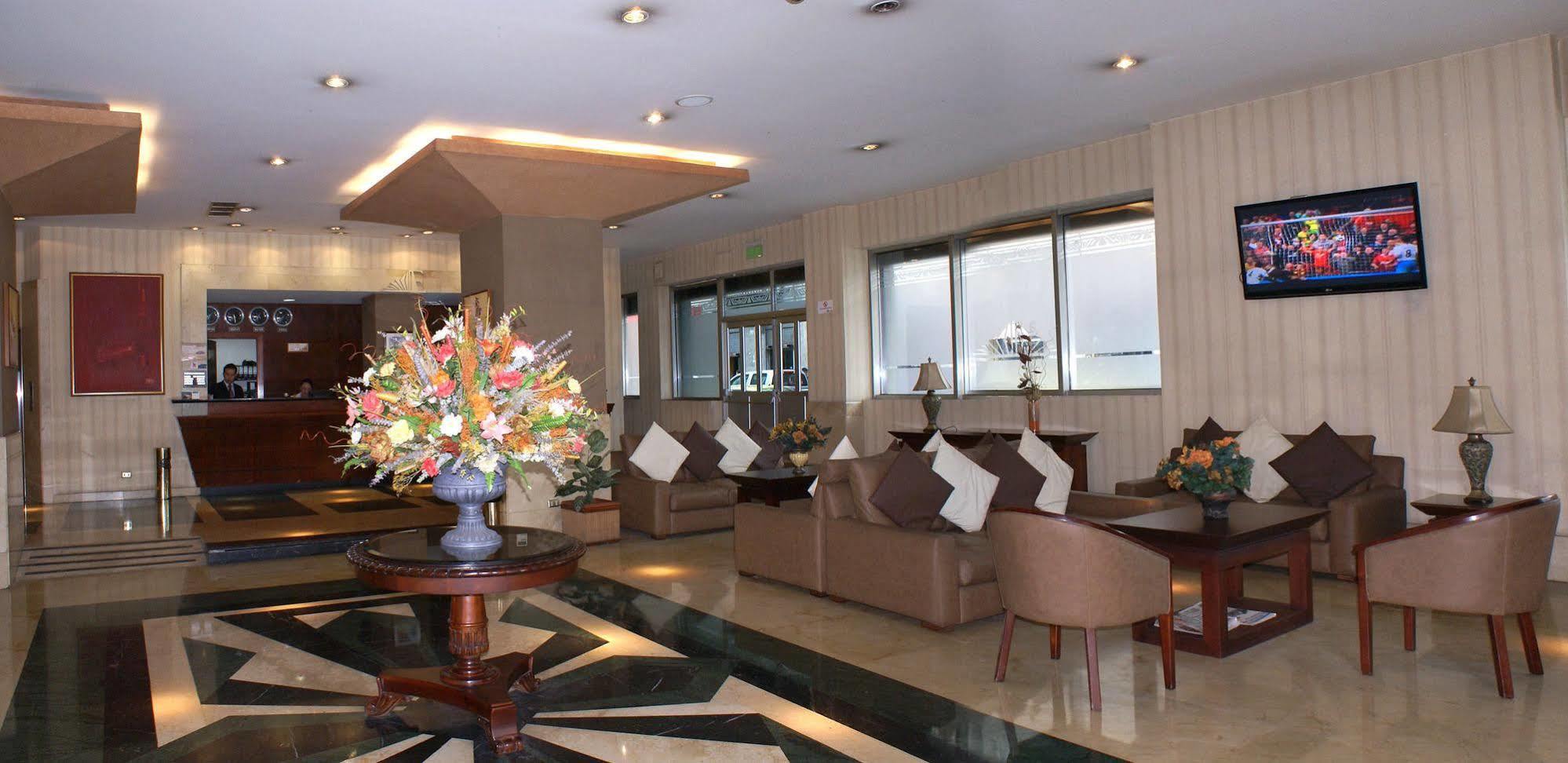 Hotel Emperador อัมบาโต ภายนอก รูปภาพ