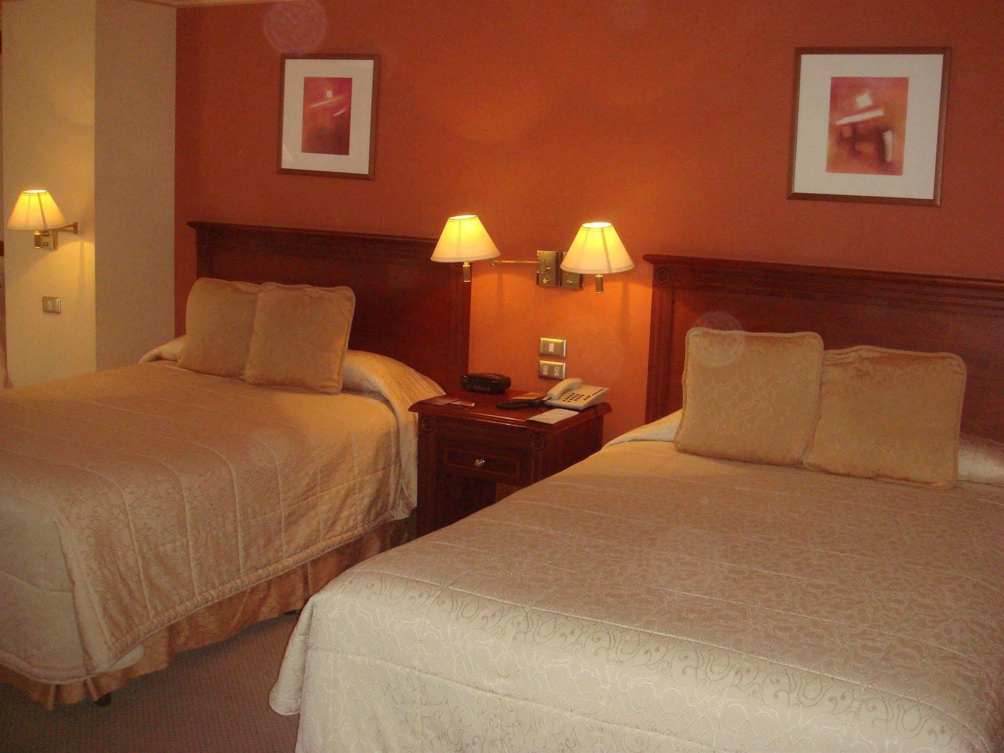 Hotel Emperador อัมบาโต ภายนอก รูปภาพ
