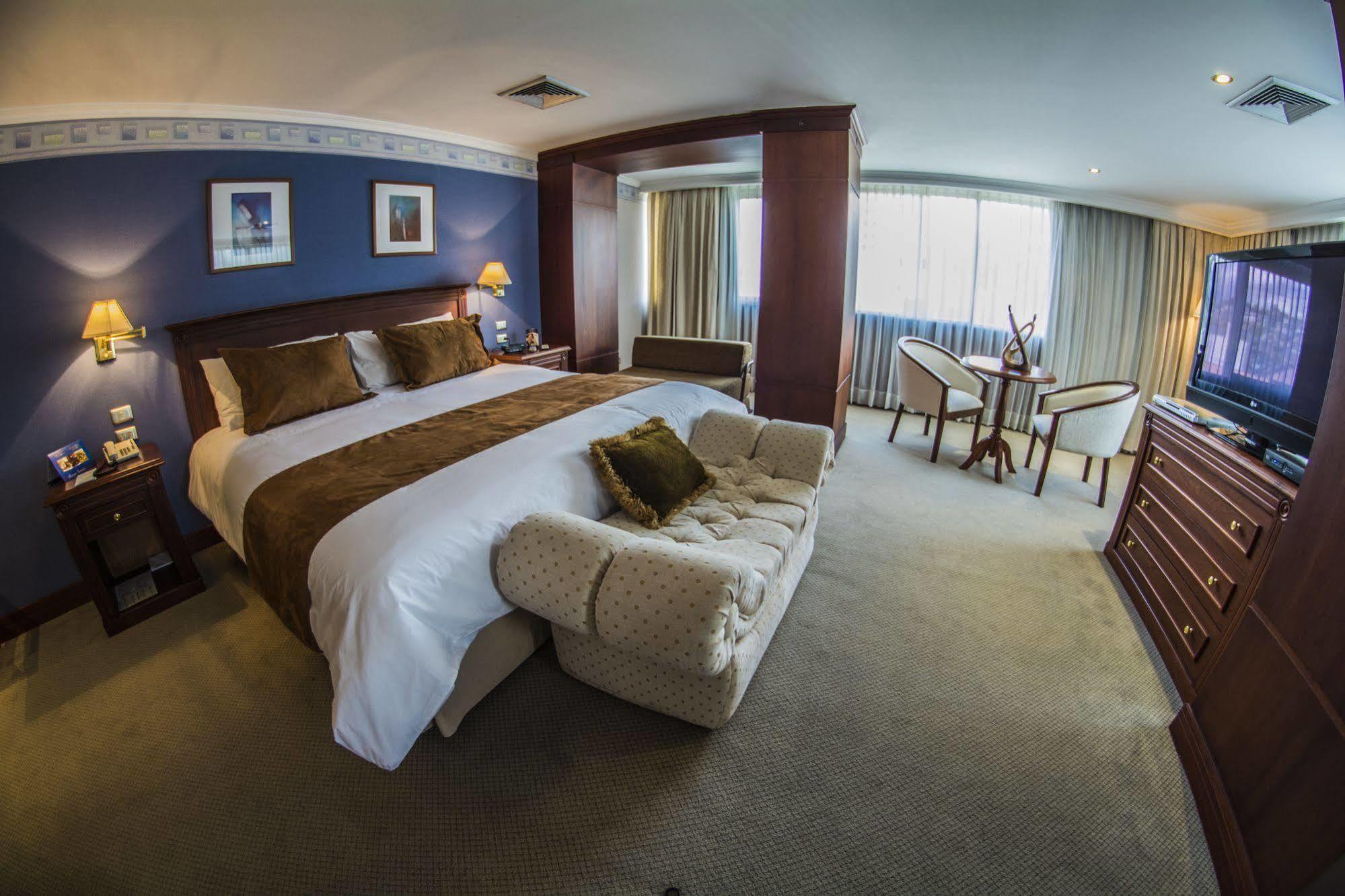 Hotel Emperador อัมบาโต ภายนอก รูปภาพ