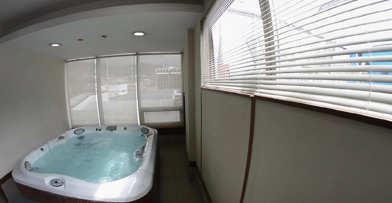 Hotel Emperador อัมบาโต ภายนอก รูปภาพ