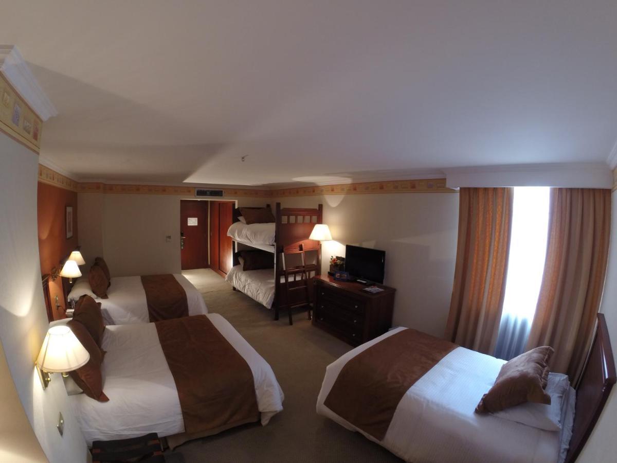 Hotel Emperador อัมบาโต ภายนอก รูปภาพ