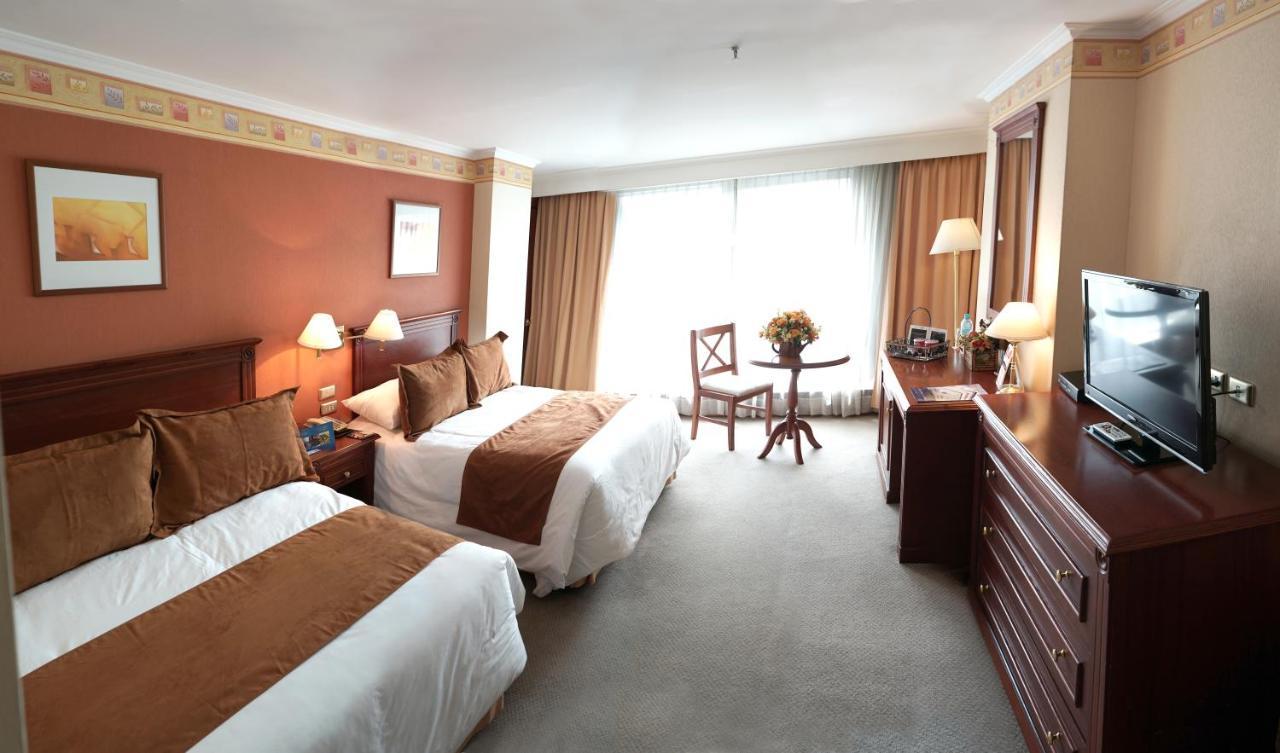 Hotel Emperador อัมบาโต ภายนอก รูปภาพ